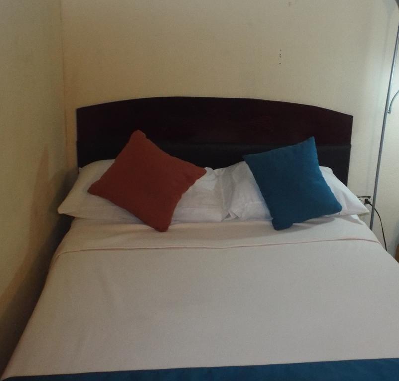 Tropical Court Inn New Kingston Rum bild