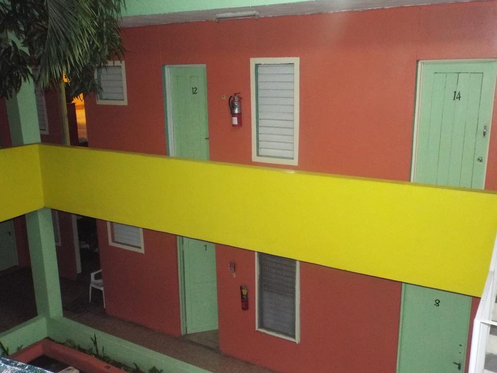 Tropical Court Inn New Kingston Exteriör bild