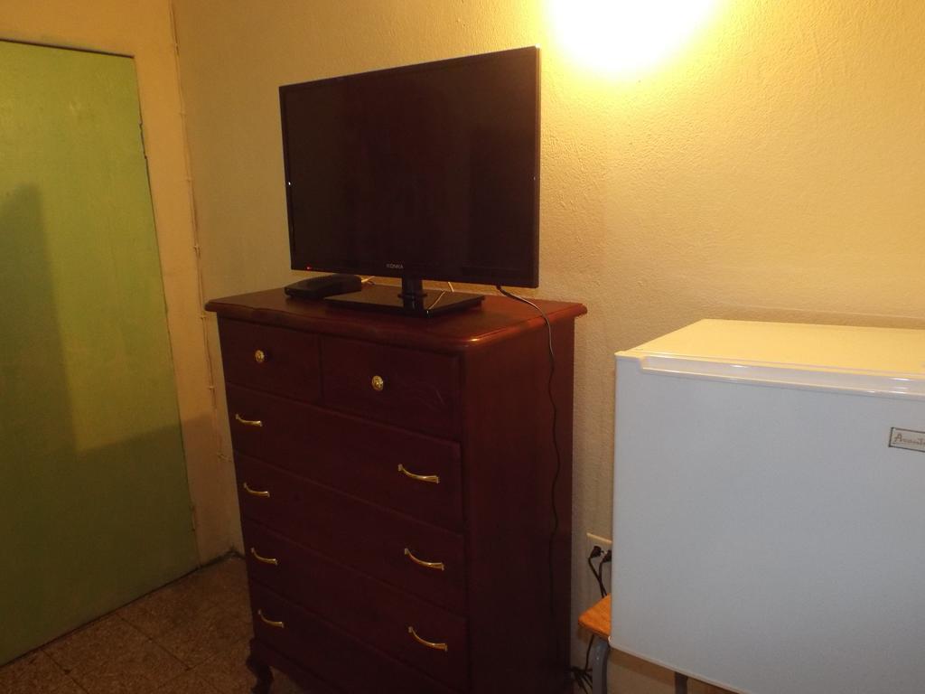 Tropical Court Inn New Kingston Rum bild