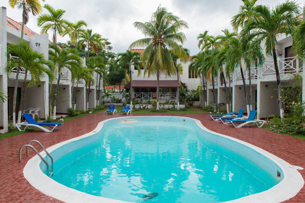 Tropical Court Inn New Kingston Exteriör bild