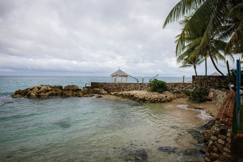 Tropical Court Inn New Kingston Exteriör bild