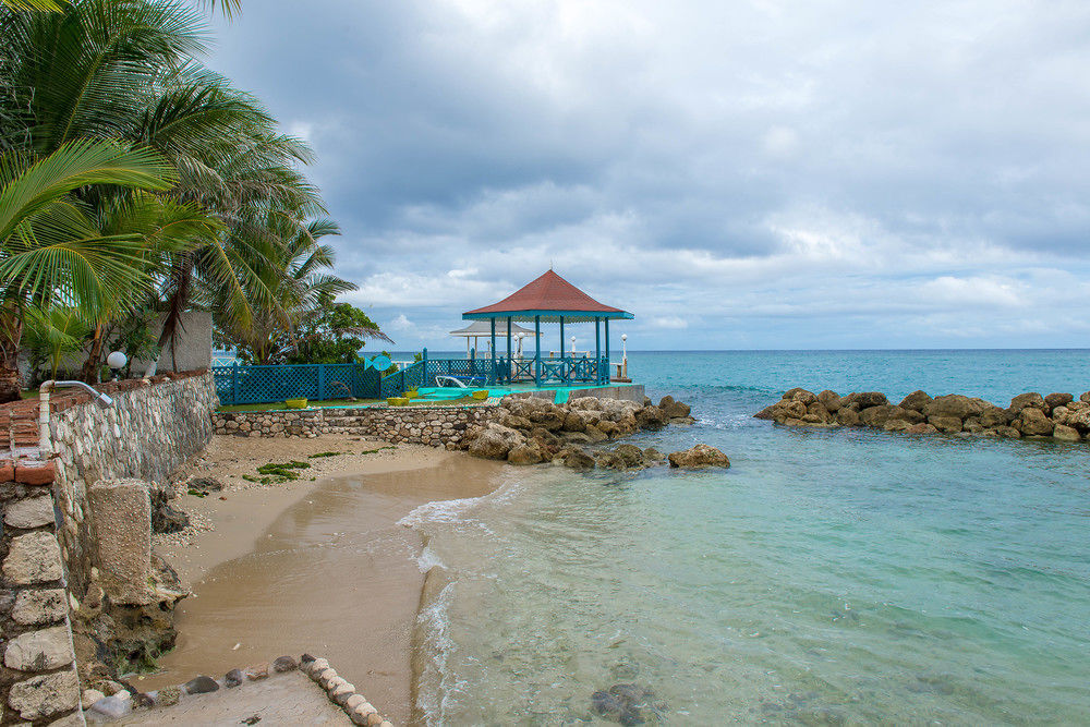Tropical Court Inn New Kingston Exteriör bild
